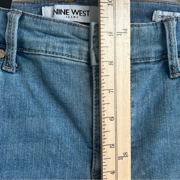 Nine West Chrystie Capri, denim size 8 NWT Medium Wash - Picture 6 of 11